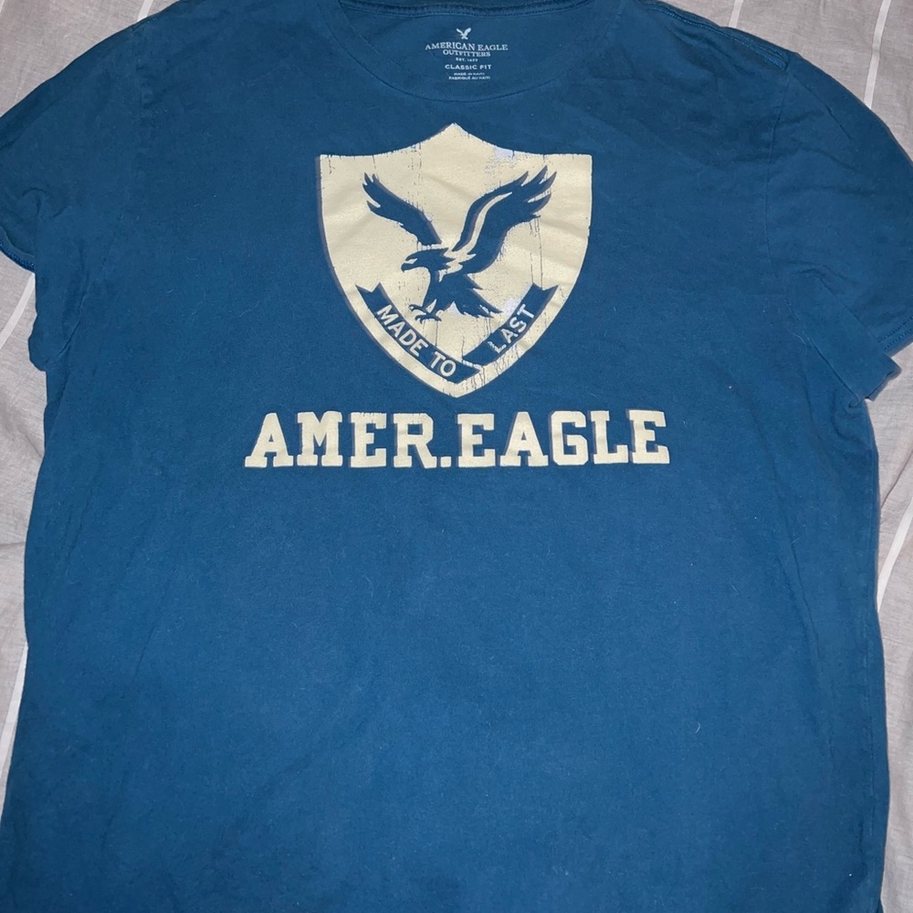 Mens American Eagle shirt size XL but fits smaller